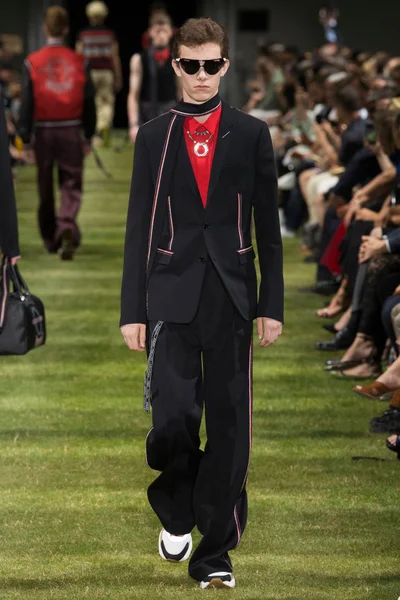 Look 43